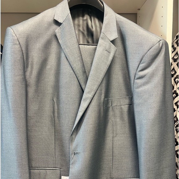 Suit - Picture 4 of 5